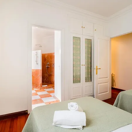 Amplio Y Luminoso-2d 2b-triana Apartment *