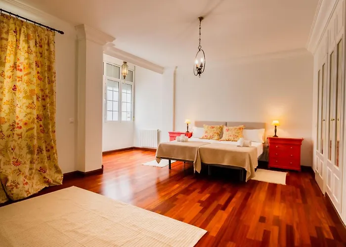 Spacious Bright-2bedroom 2bathroom-triana Appartement *