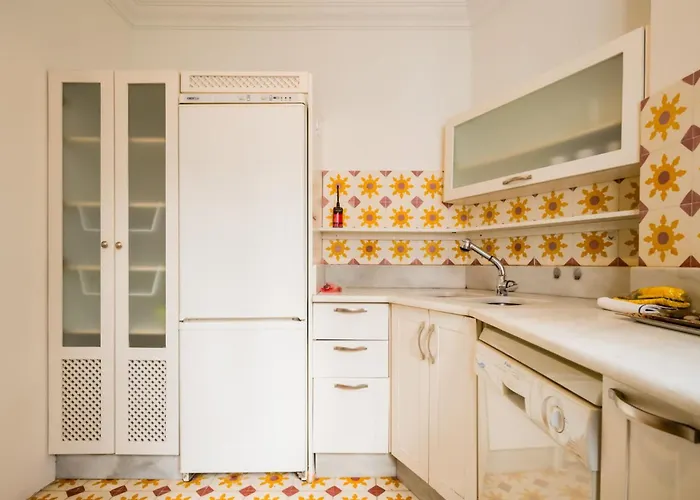 Spacious Bright-2bedroom 2bathroom-triana Appartement